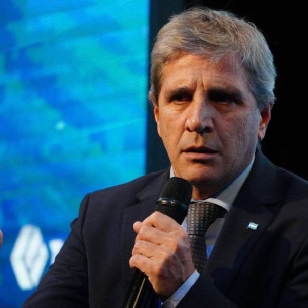 Luis Caputo tildó de “anticristo” a Kicillof y calificó de “miserables” a quienes piden una devaluación