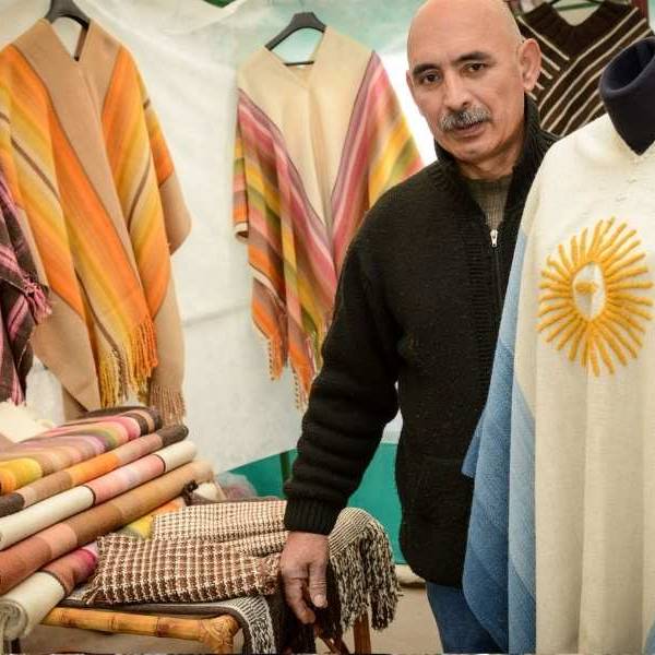 La historia del poncho de La Sole, la prenda catamarqueña que se lució en la despedida a Messi