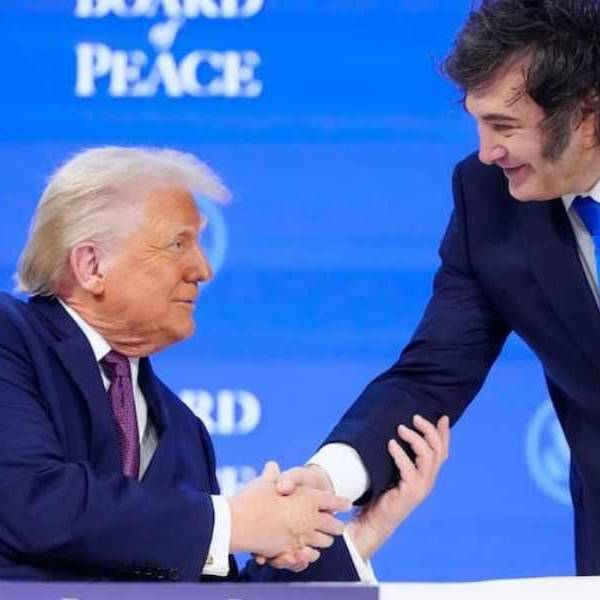 El The New York Times reveló que EE.UU. y el gobierno de Milei negocian un acuerdo para deportar a la Argentina a inmigrantes de otros países