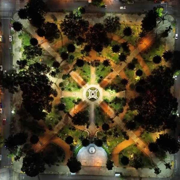 La plaza Güemes ya luce su nueva luminaria LED: 