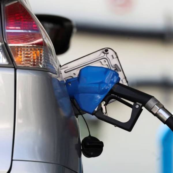 En el último año las naftas subieron un 41% pero YPF anunció que esta semana bajarán su precio un 2%