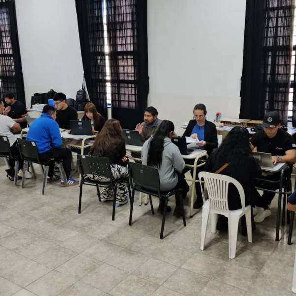 Adultos 2000: Más de 1300 personas se inscribieron para terminar el secundario