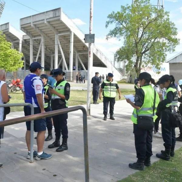 Sáenz promulgó una nueva ley para los deudores alimentarios morosos: No podrán ingresar a estadios, eventos culturales y casinos