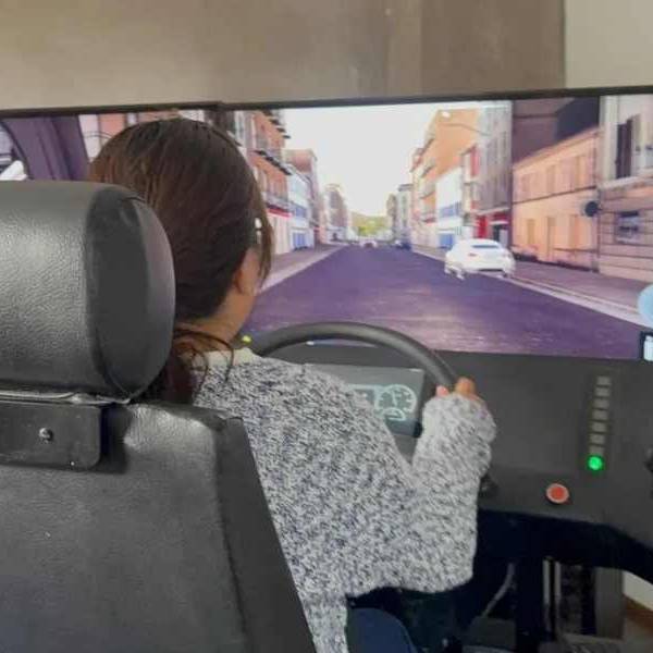 Mujeres avanzan en la obtención de licencias profesionales con las clases prácticas