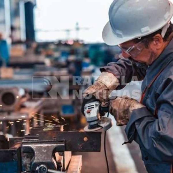 Se acelera la pérdida del empleo formal en Argentina: El sector industrial despidió a 100.000  trabajadores