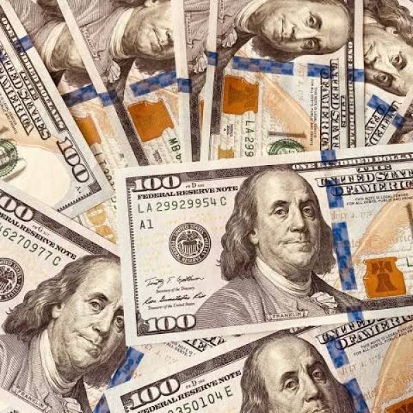 El Gobierno argentino tuvo que emitir pesos y subir la tasa para frenar al dólar