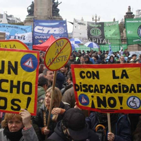 Denunciarán penalmente a Javier Milei y Guillermo Francos por demorar la promulgación de la ley de emergencia en discapacidad