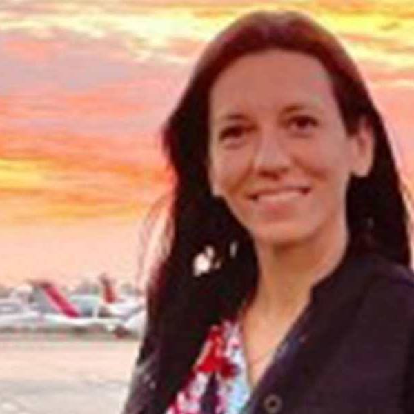 Una testigo declaró que Adorni fue invitado por el periodista en el vuelo a Punta del Este y pidieron no facturar los pasajes