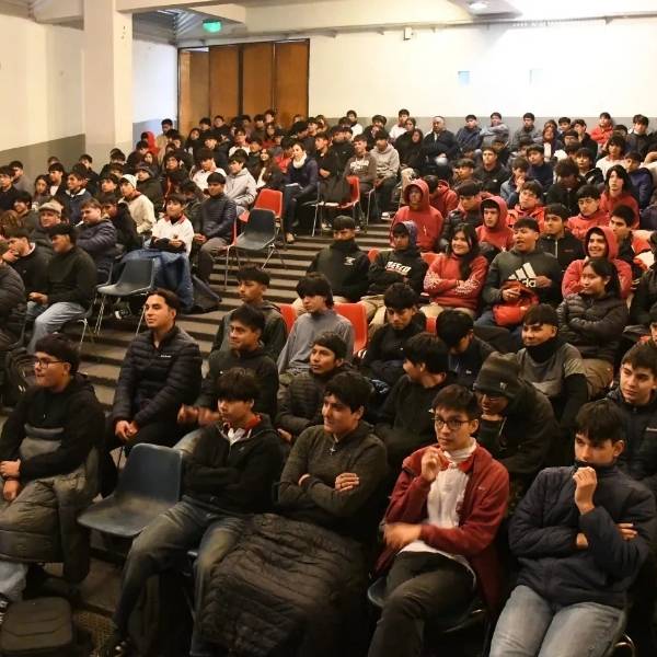 Cerca de 400 alumnos de la escuela Einstein se capacitaron en Primeros Auxilios
