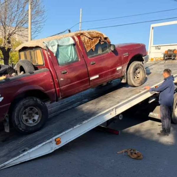 Siguen retirando vehículos abandonados de calles y espacios público de la ciudad de Salta: 