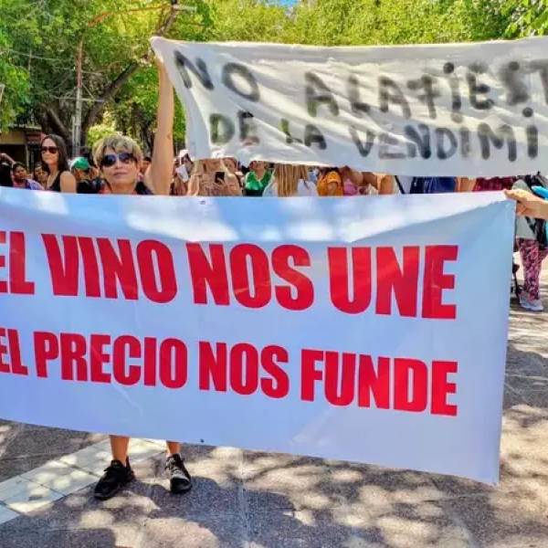 En Mendoza: productores regalaron su cosecha y advirtieron sobre la crisis de las economías regionales