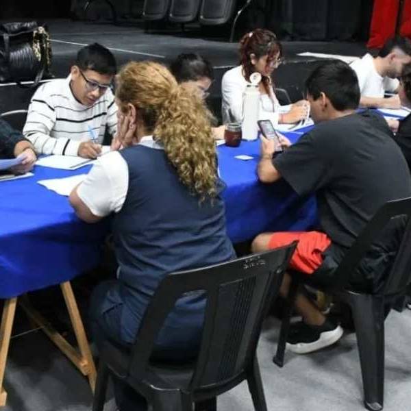Salta y las ganas de superarse: Mas de 1000 vecinos respondieron a la convocatoria de la Municipalidad de Salta  para estudiar inglés