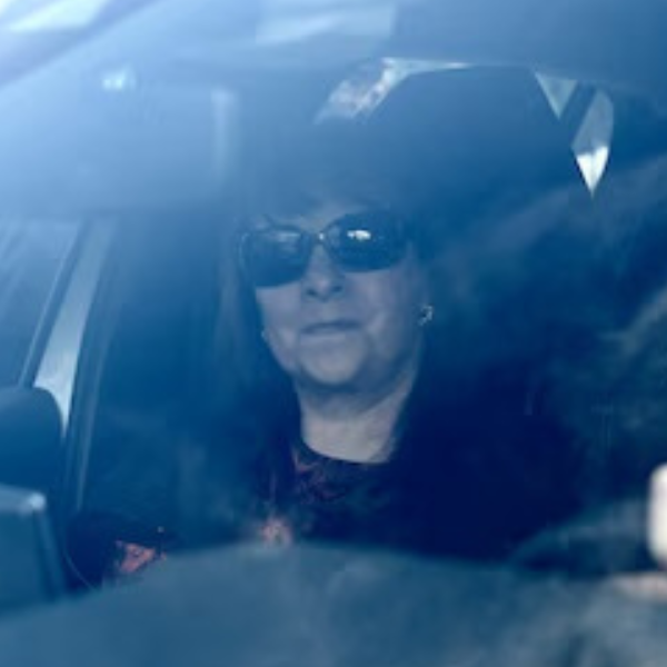 Las dos policías prestamistas declararon que Adorni les debe USD 70 mil más intereses y debe pagar antes de noviembre