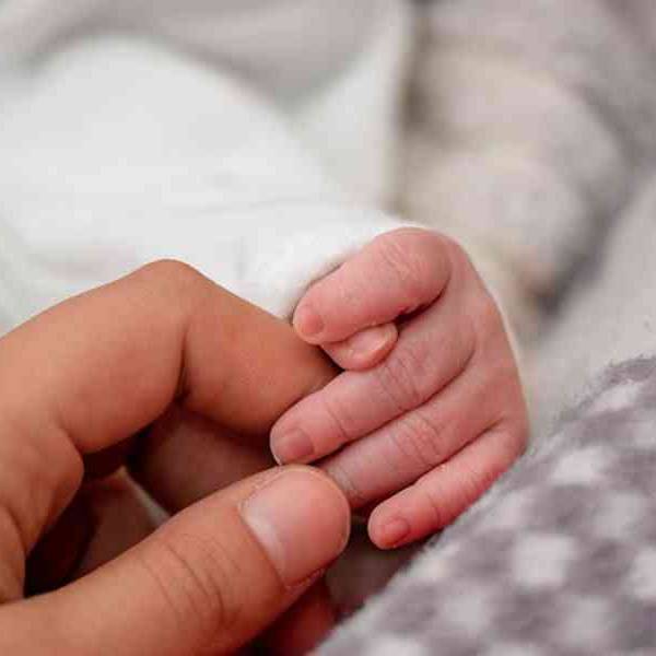 En Villa El Sol una joven salteña en situación de calle dio a luz en el baño de una vecina tras pedir ayuda