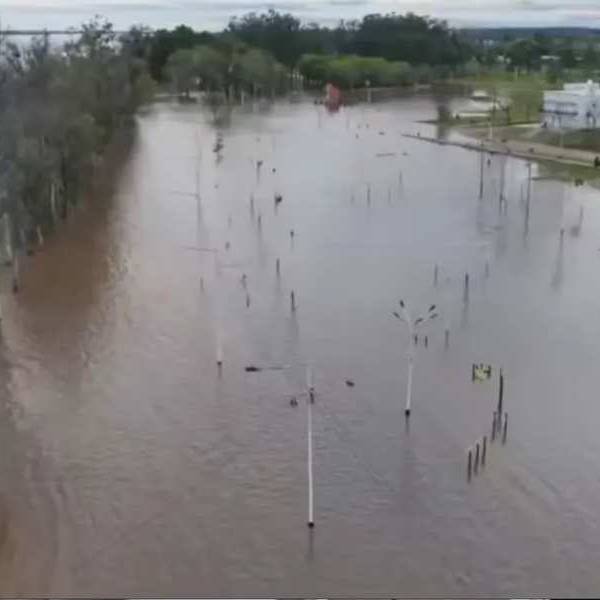El Litoral sigue siendo castigada por El Niño: inundaciones, calles cortadas y decenas de familias evacuadas
