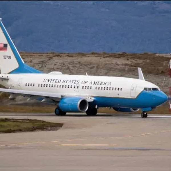 Legisladores de EE.UU. llegaron en un avión militar a Ushuaia con la mirada puesta en minerales críticos