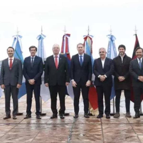 Sáenz y sus pares del Norte Grande reclamaron a Santilli por las asimetrías energéticas y falta de gas