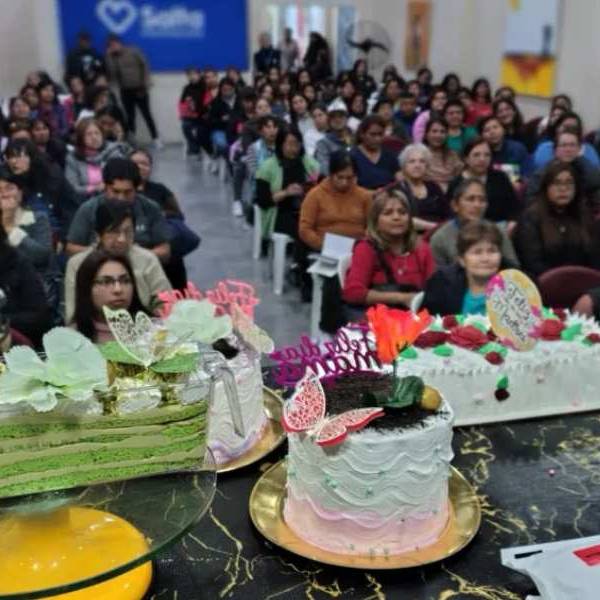 Tortas y tendencias: Con foco en la repostería actual, vecinos de Salta suman herramientas para emprender