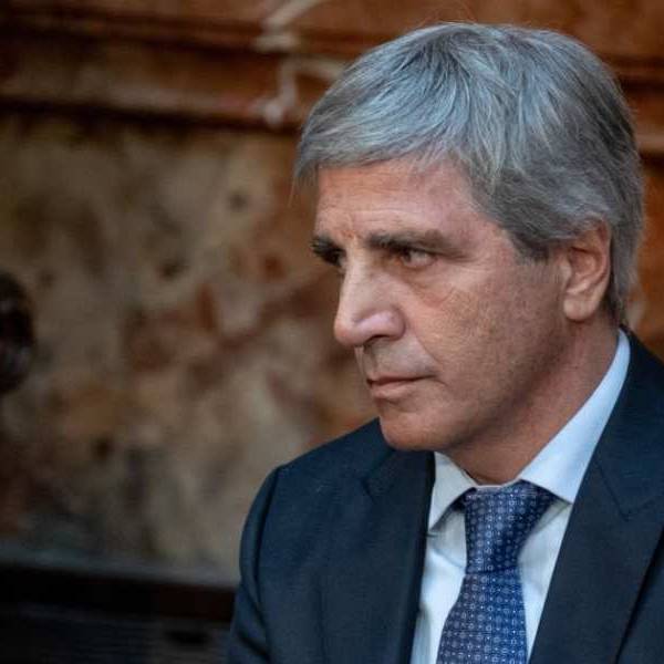 Dólares en el colchón: Los ahorristas siguen desconfiando de Luis Caputo y solo un 3% se adhirió al blanqueo