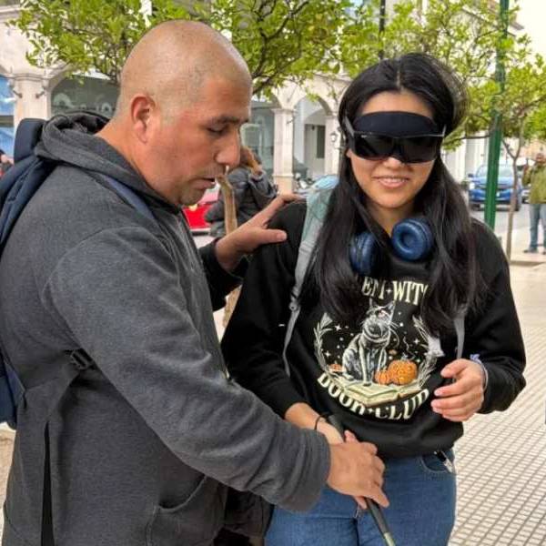 Pasos de inclusión: En el Día Mundial del Bastón Blanco, se realizó una caminata por las calles de Salta