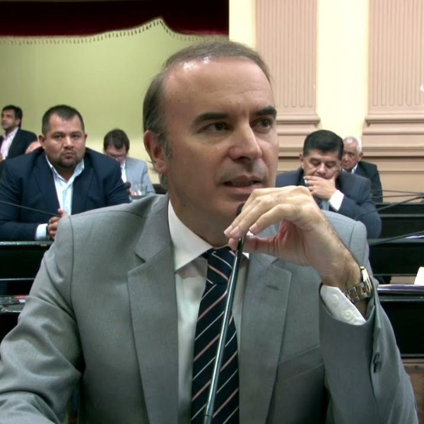 El Senado de Salta aprobó un proyecto que busca quitar beneficios sociales a extranjeros para aumentar pensiones y jubilaciones
