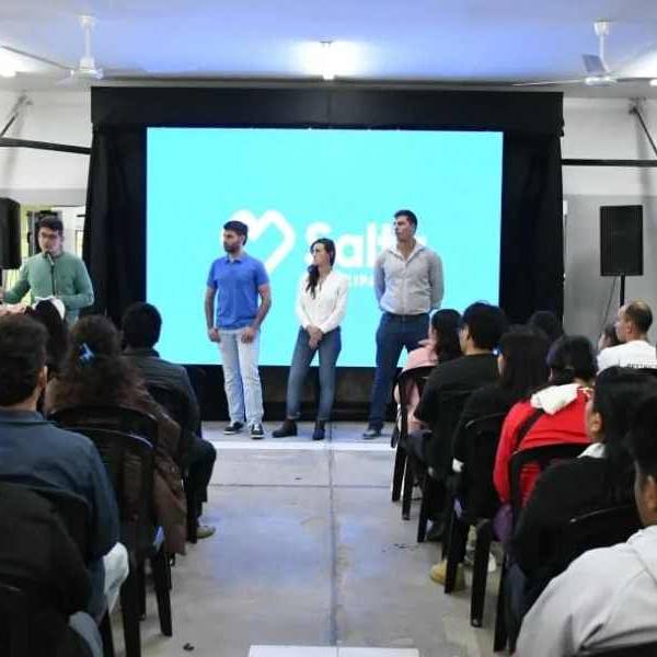 Más oportunidades: Un total de 208 vecinos finalizaron cursos de la UPATECo en los CICs