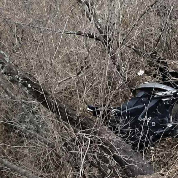 Por esquivar un automóvil un joven motociclista cayó por una ladera del cerro San Bernardo