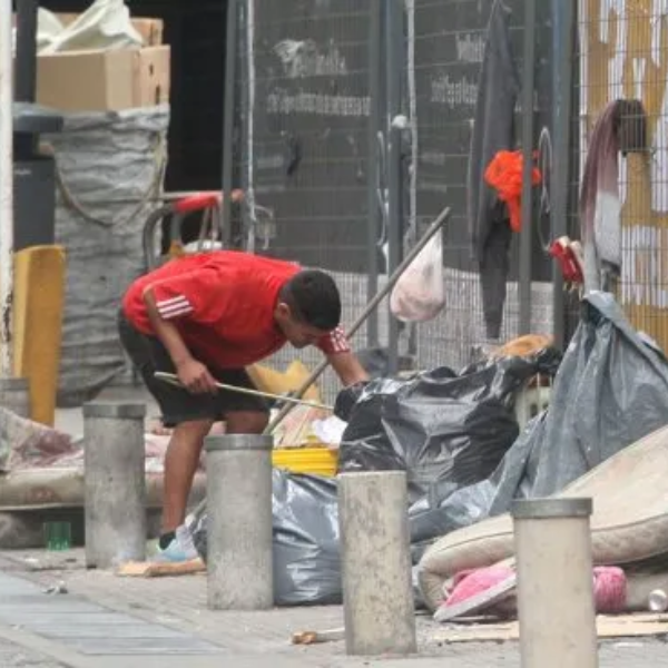 Según el INDEC la pobreza cayó al 31,6% en el primer semestre, ante desaceleración de la canasta básica