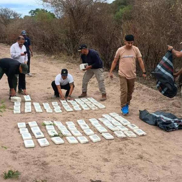 Avioneta narco en Rosario de la Frontera Detuvieron a los dos pilotos bolivianos en la terminal de ómnibus