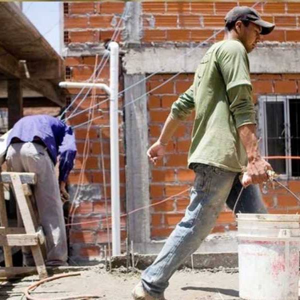 Un informe de la UBA indica que la informalidad alcanza al 70% de los jóvenes y son los pobres los que más horas trabajan