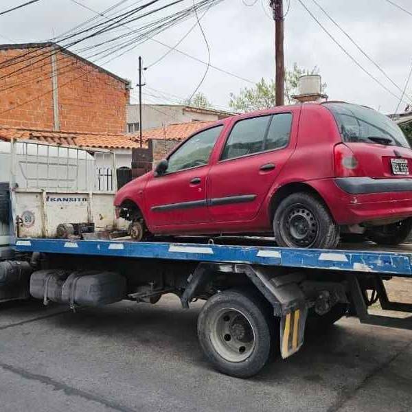 El municipio sigue retirando vehiculos abandonados: Hoy se levantaron cuatro vehículos en Avenida Constitución