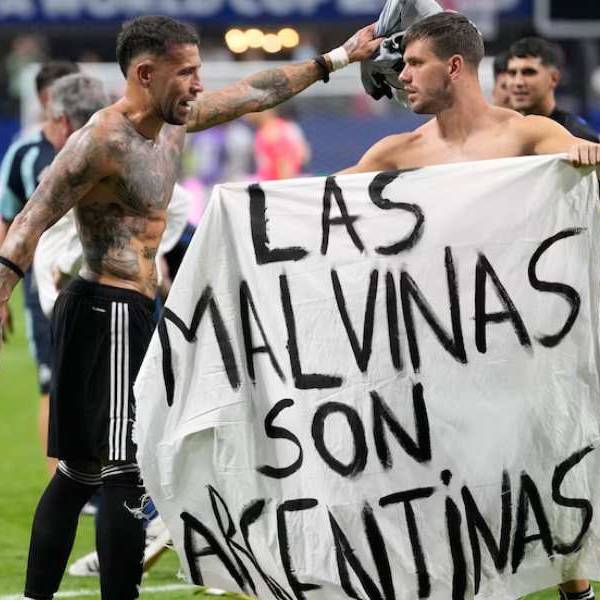 La FIFA sancionó a la Selección por mostrar la bandera de “Las Malvinas son Argentinas” ante Inglaterra en el Mundial