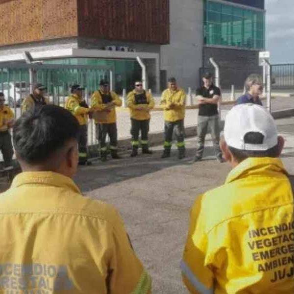 Relevaron al primer contingente de brigadistas forestales salteños que combatieron los incendios en Chubut: Hoy partió al sur el nuevo contingente