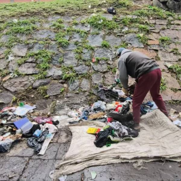 Para tranquilidad de los vecinos: La Policía y el Municipio siguen erradicando a malvivientes y limpiando el canal de la Esteco