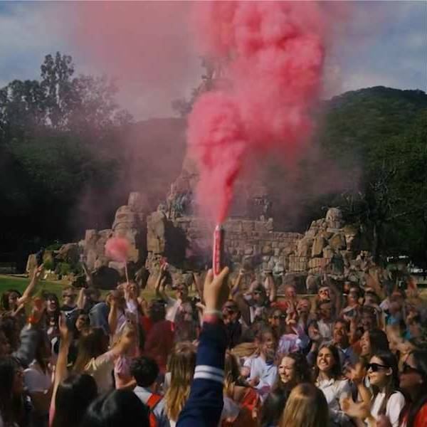 La Justicia dictaminó prohíbir el uso de bengalas de humo en el Monumento a Güemes