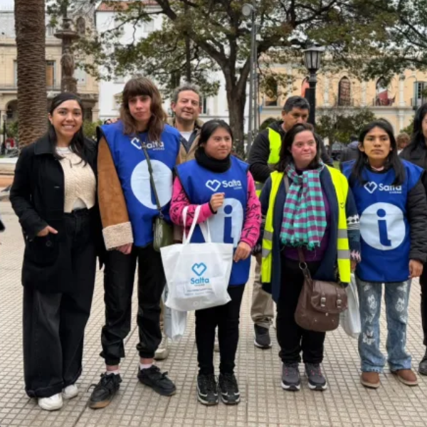 Tres jóvenes con discapacidad se sumaron a la Brigada de Anfitriones Turísticos de la ciudad