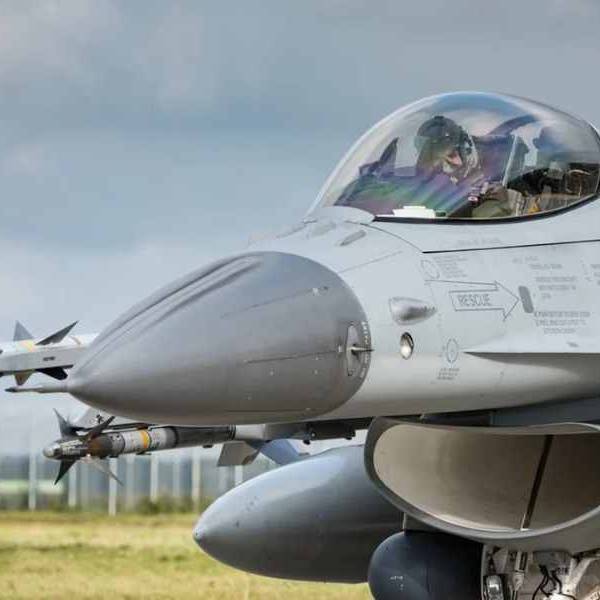 La Fuerza Aérea Argentina reconoce que no tiene capacidad para mantener pistas y hangares para los  cazas F16
