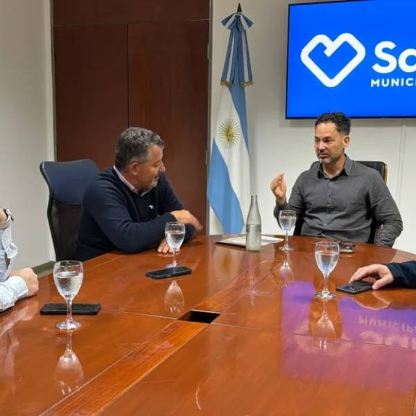 Emiliano Durand firmó convenios de descuentos con San Juan electricidad y Crystal iluminación para estudiantes de la escuela de emprendedores, de mecánica, usuarios de las fábricas municipales, Laburá ya y empleados