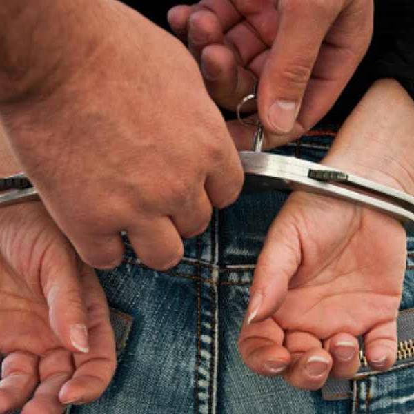 Una mujer está detenida por trece estafas: La acusaron de la venta fraudulenta de terrenos en El Carril y Coronel Moldes