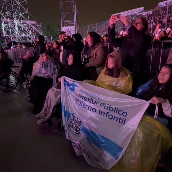 Gesto solidario: La producción de Tini invitó a 40 niños del Materno Infantil a su show en Salta