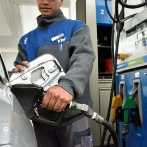 Desde este sábado 1 de agosto aumentaron los precios de la nafta y el gasoil en todo el país