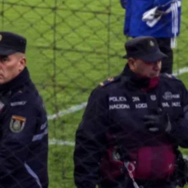 En un clásico muy tenso un policía de Salta escupió a hinchas de Gimnasia de Jujuy