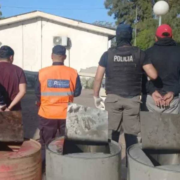 Atrapan a 2 salteños con 600 kilos de cocaína, valuada en 4 millones de dólares. La droga estaba escondida en tachos de aceites