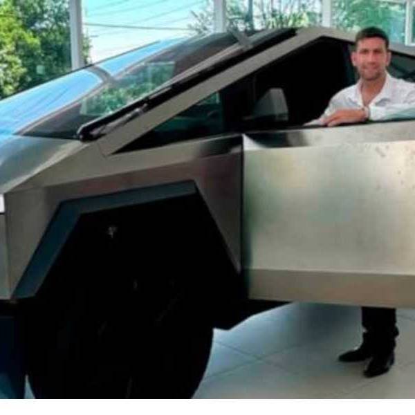Un diputado libertario de Jujuy fue al Congreso con un Tesla: 