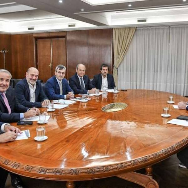 Sombrío panorama: La Unión Industrial Argentina proyecta pérdida de 5.000 empleos mensuales