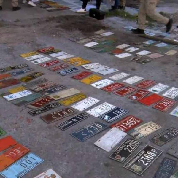 Desmantelaron una fábrica de patentes truchas en Córdoba: las vendían por internet a todo el país