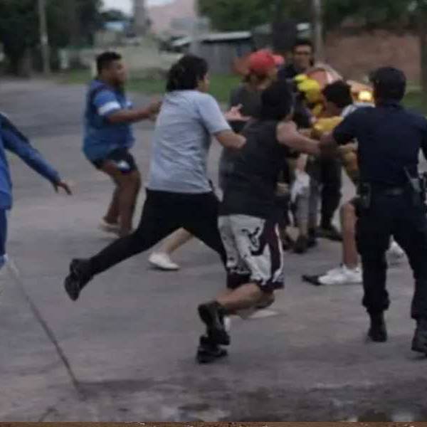 En barrio Santa Lucia vecinos lincharon a dos ladrones que habían robado en un SAETA