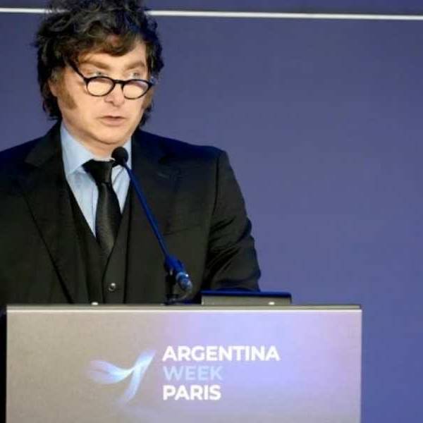 Desde París, Milei dijo que si es reelecto, 