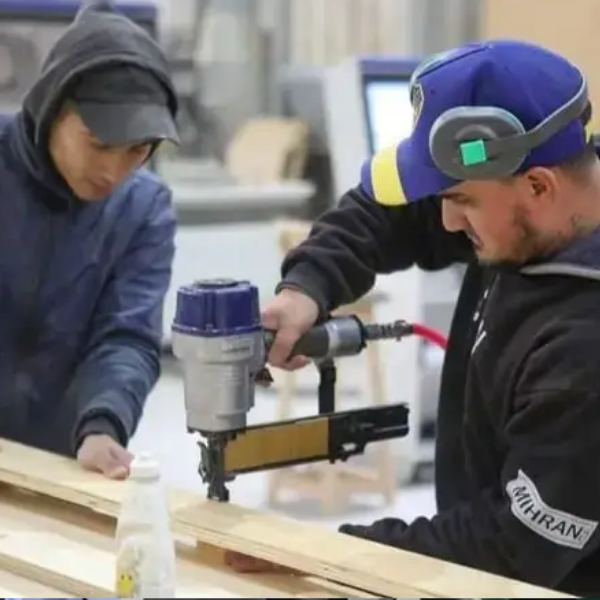 El ajuste de la  reforma laboral caerá sobre todos los trabajadores: tendrán menor protección, despidos más baratos y salarios bajo presión