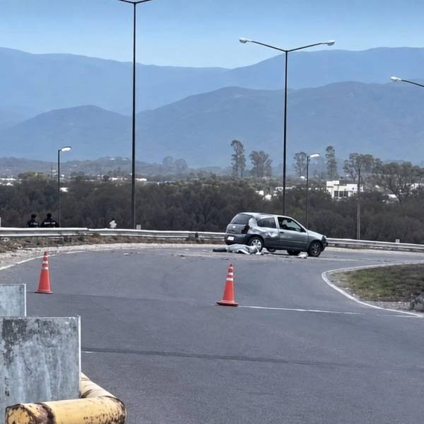 Tragedia en la Circunvalación Este-Oeste: Volcó un auto y una mujer murió tras salir despedida
